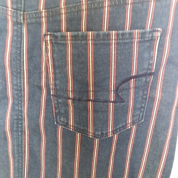 American Eagle Dark Wash Denim Hi Rise Mini Skirt with Raw Hem Size 6 - Picture 7 of 13